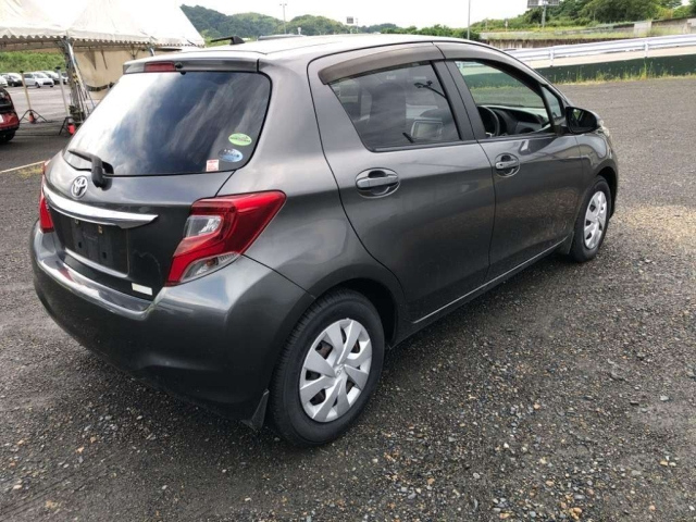 TOYOTA VITZ 2015