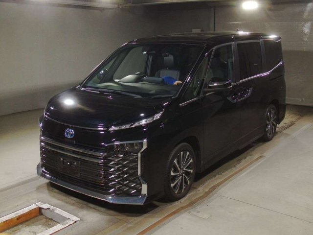 TOYOTA VOXY 2023