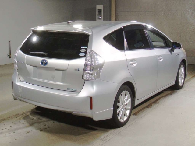 TOYOTA PRIUS ALPHA 2012