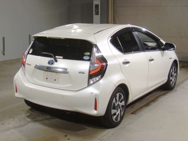 TOYOTA AQUA 2020