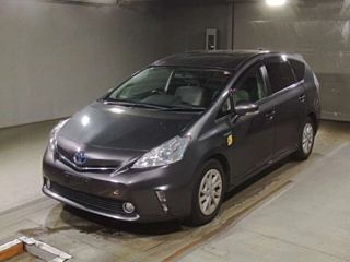 TOYOTA PRIUS ALPHA 2011
