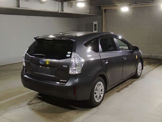 TOYOTA PRIUS ALPHA 2011