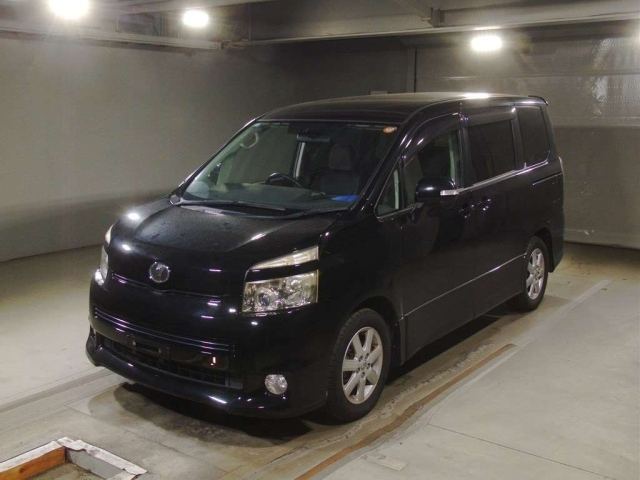 TOYOTA VOXY 2010