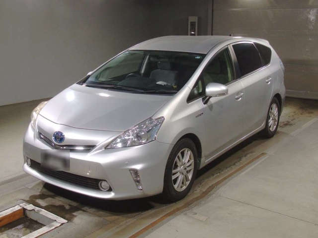 TOYOTA PRIUS ALPHA 2012