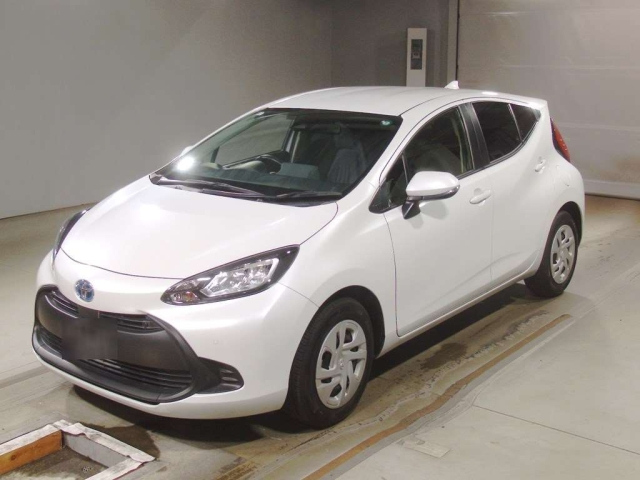 TOYOTA AQUA 2021