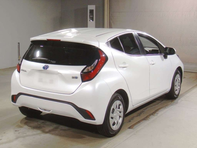TOYOTA AQUA 2021