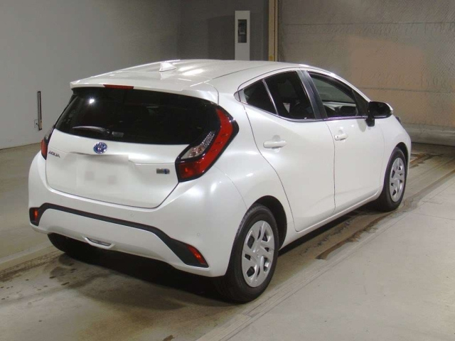 TOYOTA AQUA 2021