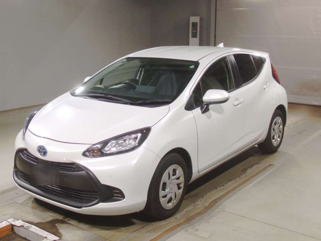 TOYOTA AQUA 2021