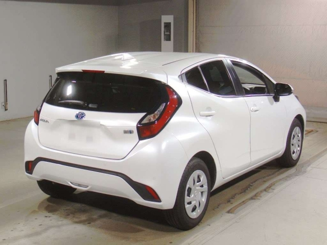 TOYOTA AQUA 2021