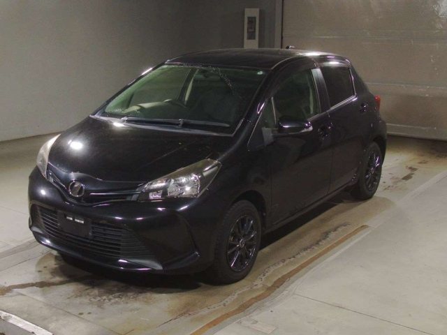 TOYOTA VITZ 2015