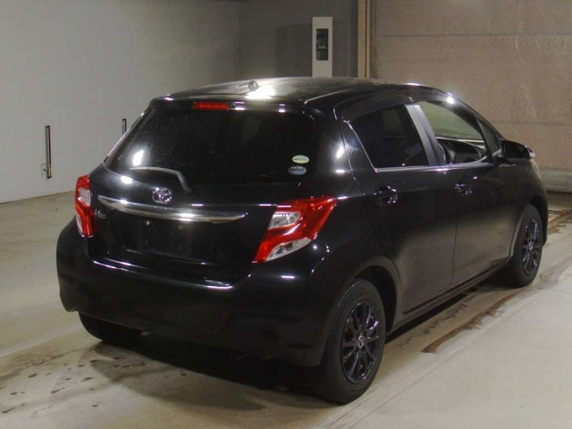 TOYOTA VITZ 2015