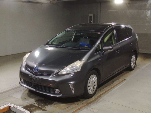 TOYOTA PRIUS ALPHA 2012
