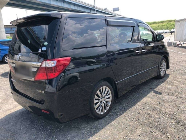 TOYOTA ALPHARD 2015