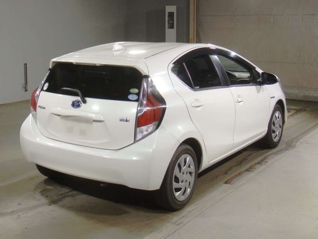TOYOTA AQUA 2015