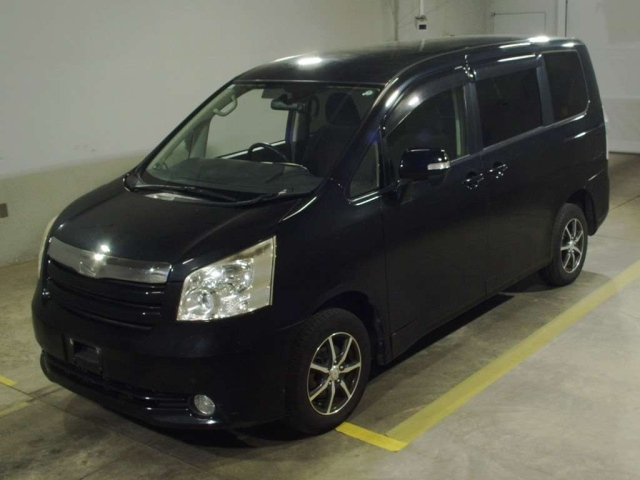 TOYOTA NOAH 2009