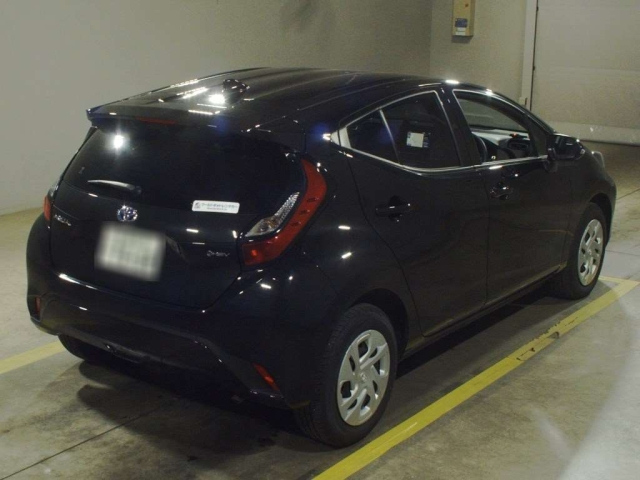TOYOTA AQUA 2024