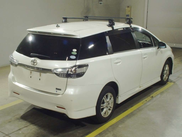 TOYOTA WISH 2013
