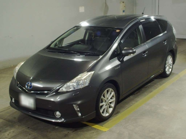 TOYOTA PRIUS ALPHA 2011