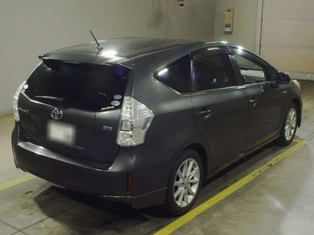 TOYOTA PRIUS ALPHA 2011