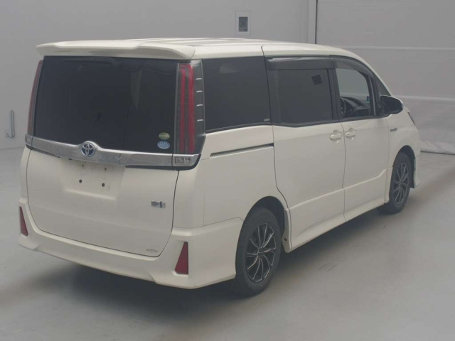 TOYOTA NOAH 2017