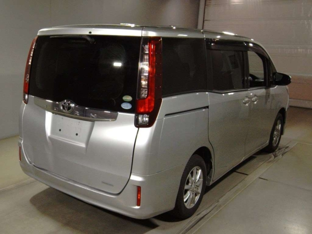 TOYOTA NOAH 2017