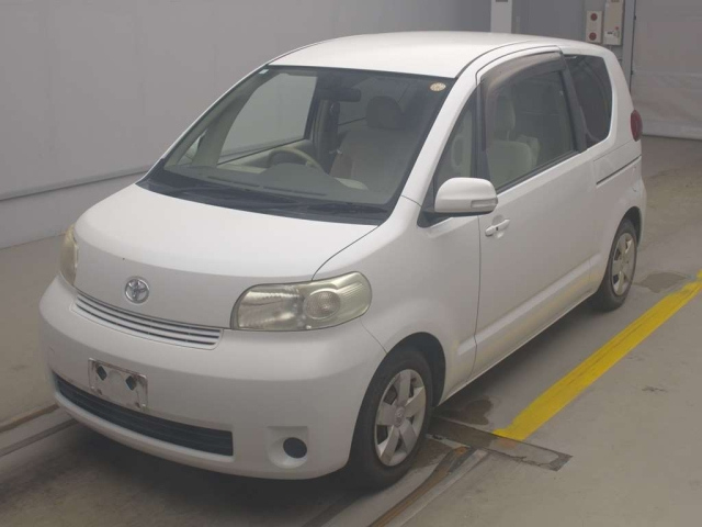 TOYOTA PORTE 2011