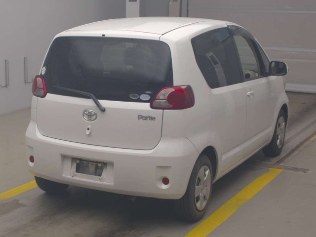 TOYOTA PORTE 2011