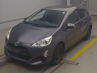 TOYOTA AQUA 2016