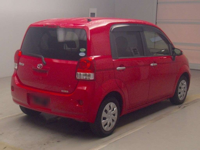 TOYOTA PORTE 2012