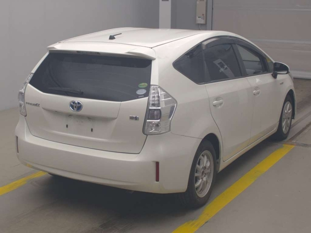 TOYOTA PRIUS ALPHA 2013
