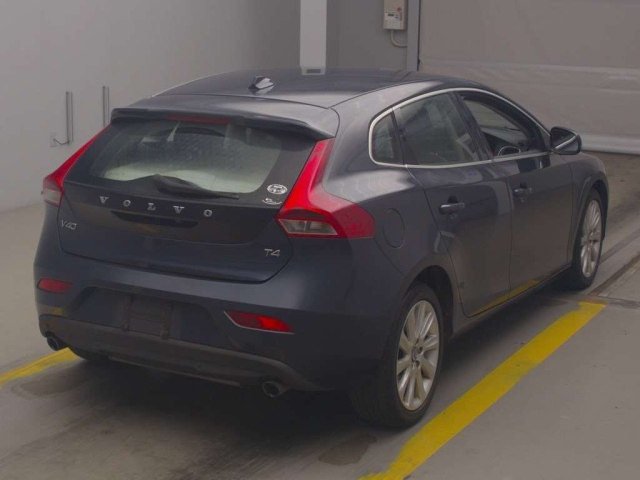 VOLVO V40 2014