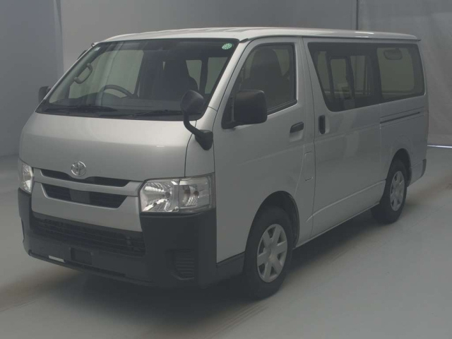 TOYOTA HIACE VAN 2021