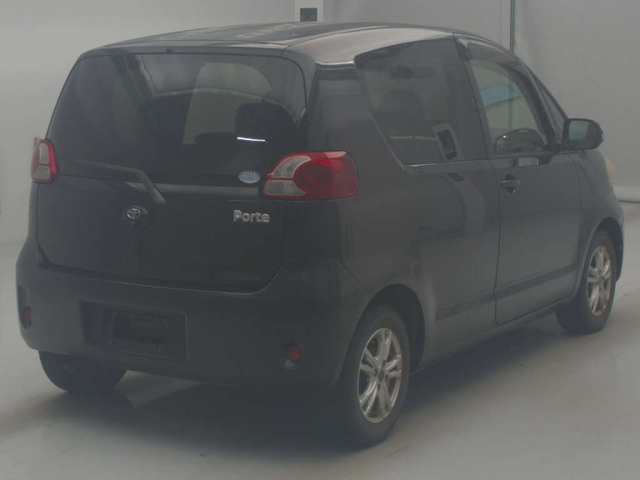 TOYOTA PORTE 2010