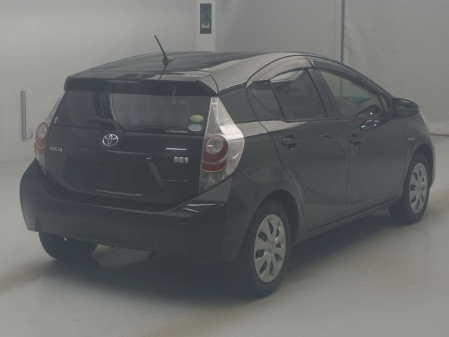 TOYOTA AQUA 2013
