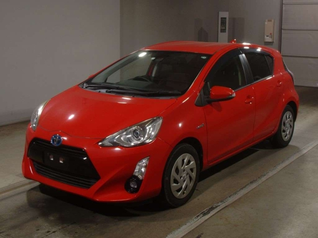 TOYOTA AQUA 2016