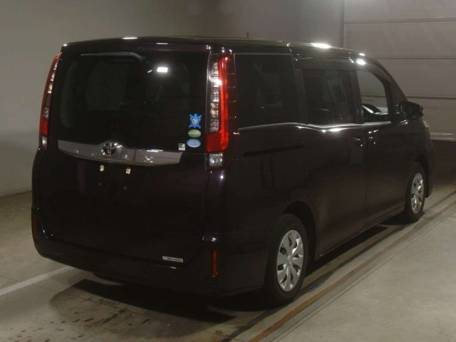 TOYOTA NOAH 2014
