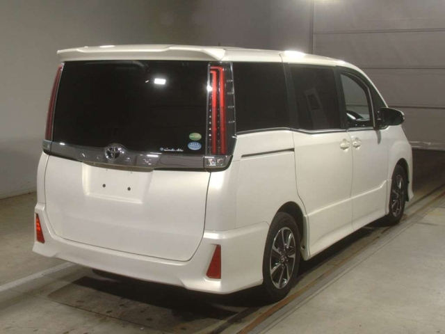 TOYOTA NOAH 2018