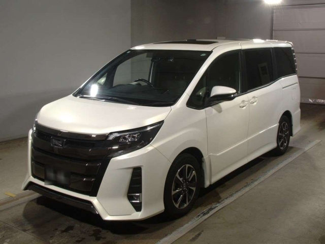 TOYOTA NOAH 2018
