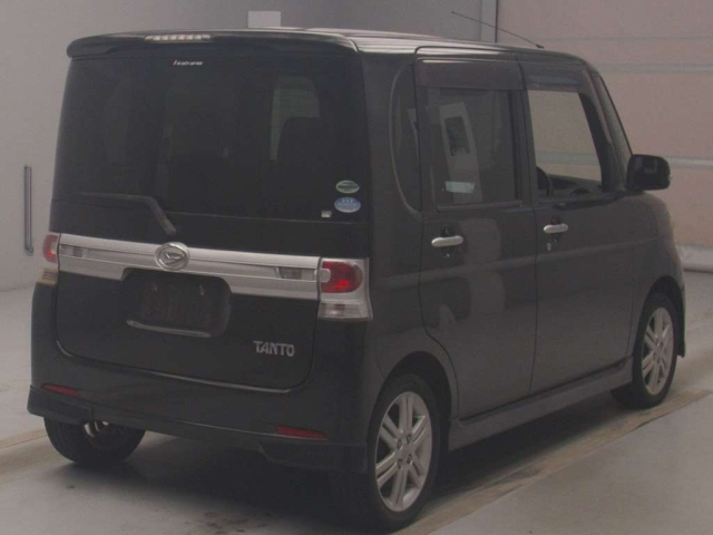 DAIHATSU TANTO 2010