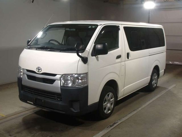 TOYOTA HIACE VAN 2020