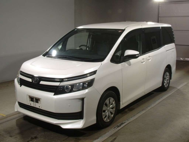 TOYOTA VOXY 2014