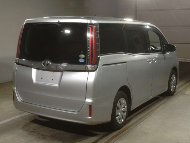 TOYOTA NOAH 2018