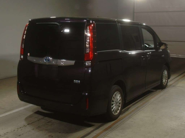 TOYOTA NOAH 2014