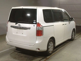 TOYOTA NOAH 2009
