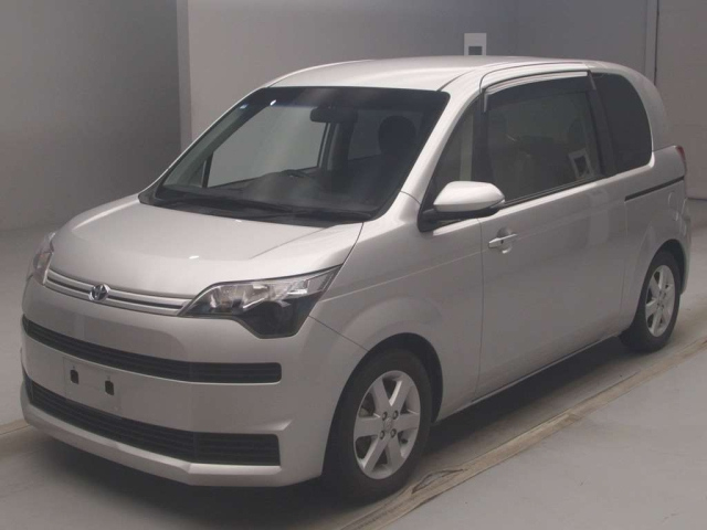TOYOTA SPADE 2016
