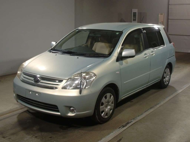 TOYOTA RAUM 2011