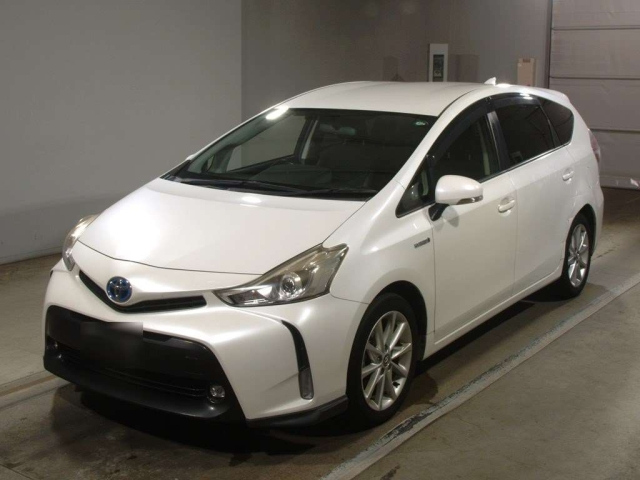 TOYOTA PRIUS ALPHA 2015
