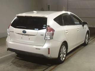 TOYOTA PRIUS ALPHA 2015