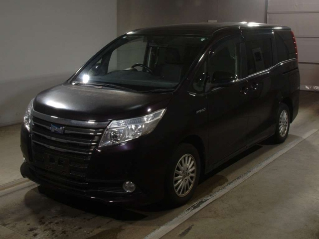 TOYOTA NOAH 2015