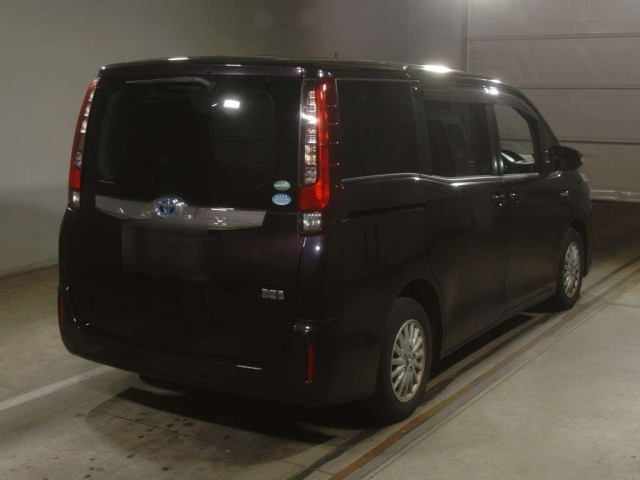 TOYOTA NOAH 2015